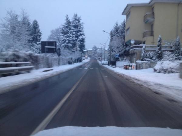 La neve sulla provinciale gallaratese dicembre 2012 (inserita in galleria)
