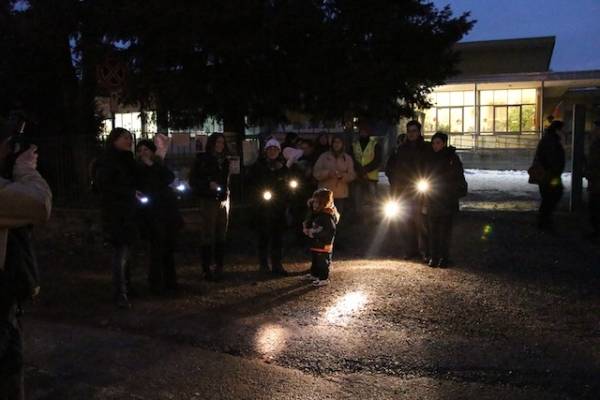 La protesta delle lampadine a scuola (inserita in galleria)