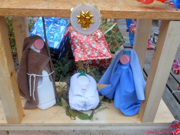 Materiale di riciclo per l'albero di Natale  (inserita in galleria)