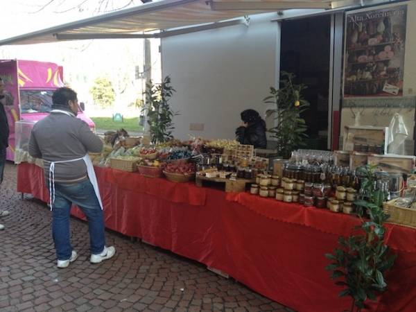 Mercatini di Natale con polenta (inserita in galleria)