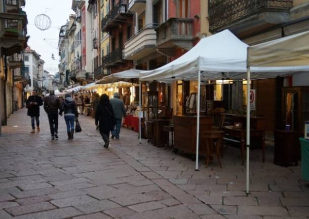 Mercato bosino in salsa natalizia (inserita in galleria)