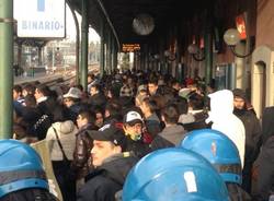 Tensione studenti polizia in stazione a Saronno (inserita in galleria)