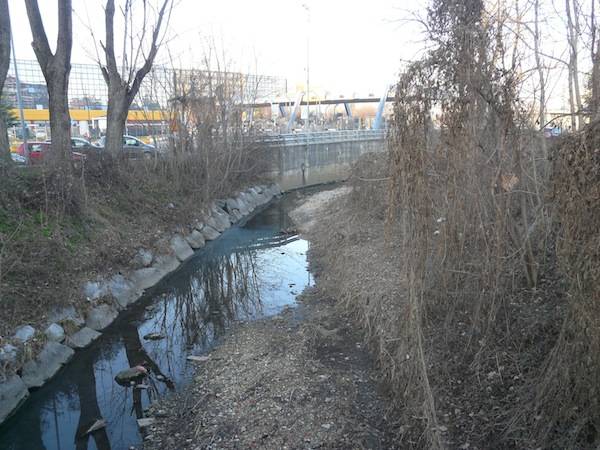 Arnetta inquinata, ecco il punto dello sversamento (inserita in galleria)