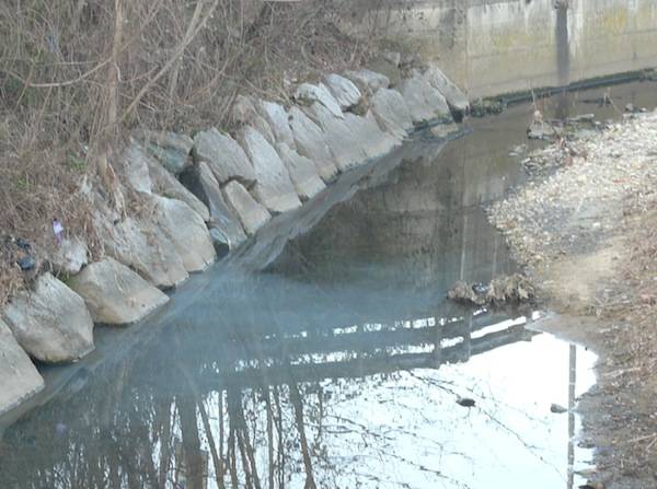 Arnetta inquinata, ecco il punto dello sversamento (inserita in galleria)