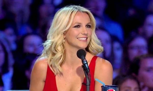 Britney Spears a XFactor Usa (inserita in galleria)