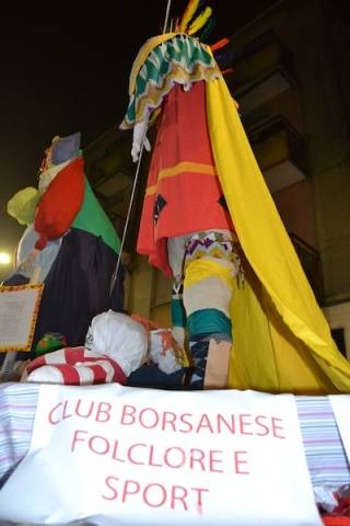 Brucia la Gioeubia di Borsano (inserita in galleria)
