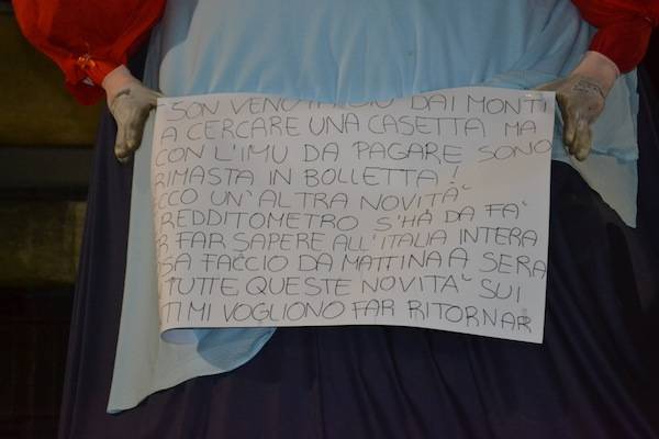 Brucia la Gioeubia di Borsano (inserita in galleria)