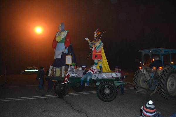 Brucia la Gioeubia di Borsano (inserita in galleria)