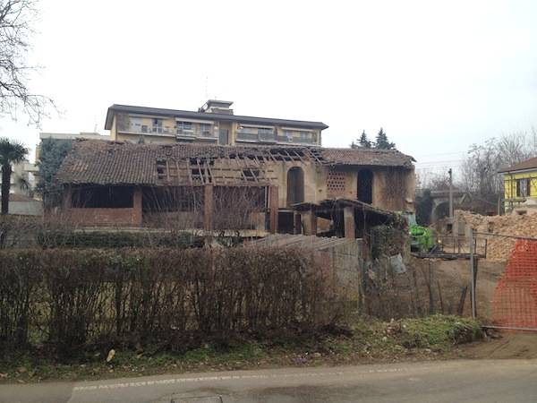 cascina demolita via volta gallarate