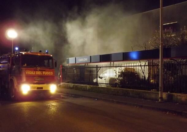 Nerviano: furgoni e un’auto in fiamme