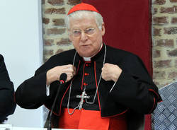 Il cardinale Scola benedice Stoà (inserita in galleria)