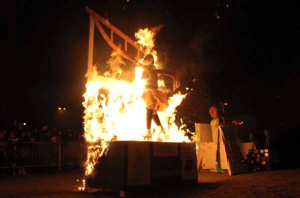 Il rogo della Gioeubia a Busto (inserita in galleria)