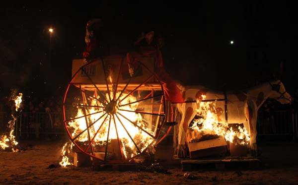 Il rogo della Gioeubia a Busto (inserita in galleria)