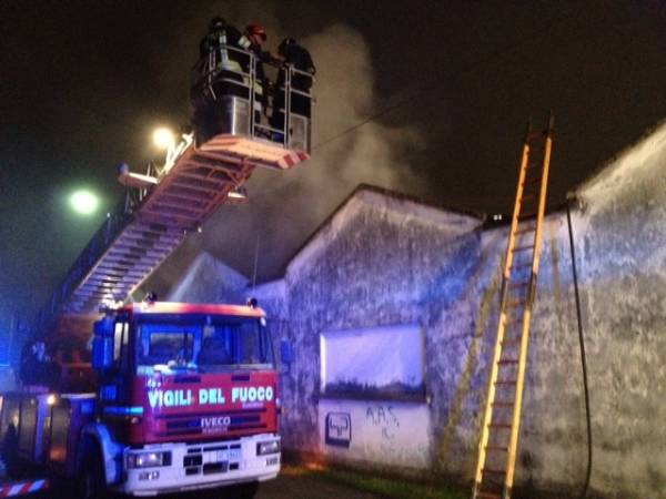 incendio falegnameria via veneto albizzate (per gallerie fotografiche)