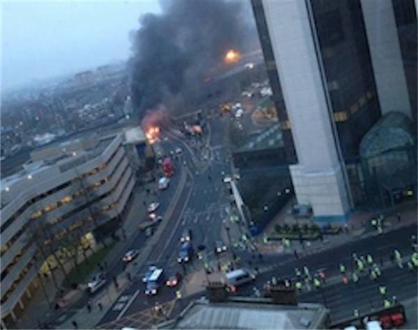 L'elicottero che si schianta a Londra (inserita in galleria)