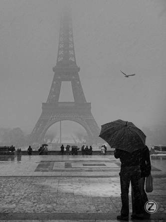 ...nevica sulla Torre Eiffel