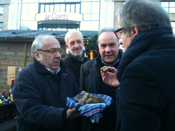 Tartufi a merenda per Maroni (inserita in galleria)