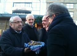 Tartufi a merenda per Maroni (inserita in galleria)