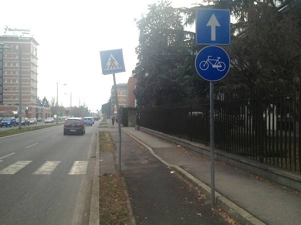Via Noè a Gallarate, ciclabile ad ostacoli (inserita in galleria)