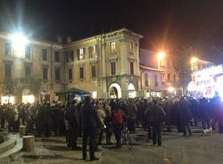 Ambrosoli in piazza a Gallarate (inserita in galleria)