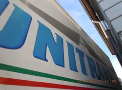 I camion incastrati al passaggio a livello (inserita in galleria)