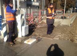 I danni del camion al passaggio a livello (inserita in galleria)