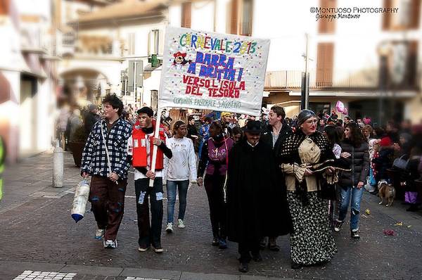 Il Carnevale anima Sesto Calende (inserita in galleria)