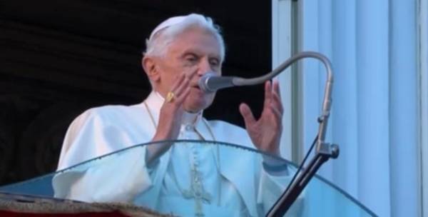 Il Papa a Castelgandolfo (inserita in galleria)