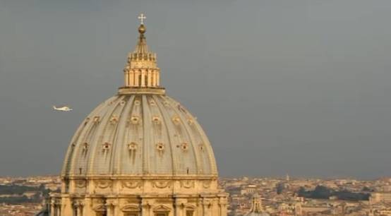 Il Papa lascia il Vaticano (inserita in galleria)