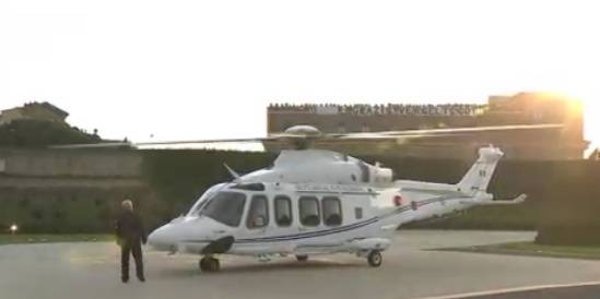 Il Papa lascia il Vaticano (inserita in galleria)