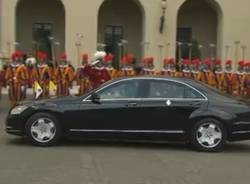 Il Papa lascia il Vaticano (inserita in galleria)