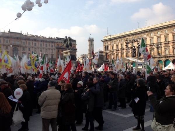 Il Pd in piazza Duomo (inserita in galleria)