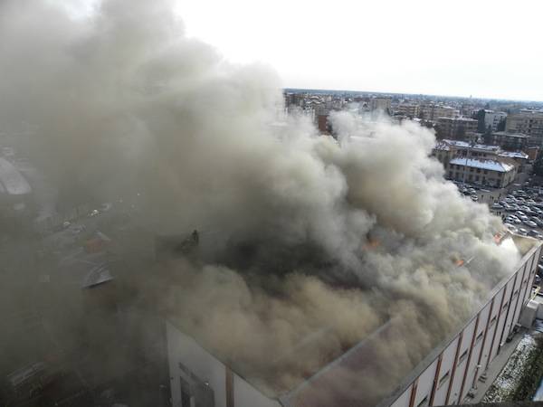 Incendio al Maga, quadri evacuati e fumo dal tetto (inserita in galleria)