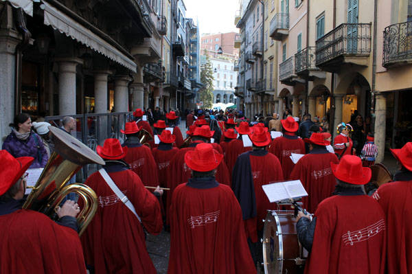 La consegna delle chiavi della città al re Bosino (inserita in galleria)