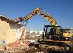 La vecchia cabina Enel che se ne va (inserita in galleria)