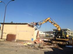 La vecchia cabina Enel che se ne va (inserita in galleria)