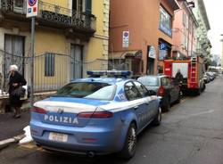 Si dà fuoco in pieno centro a Varese (inserita in galleria)