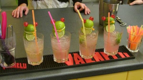Una gara di cocktail per il corso di barman (inserita in galleria)