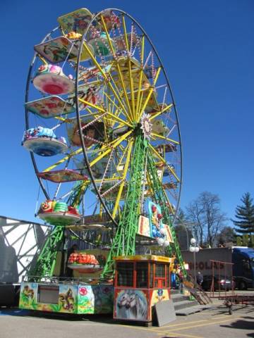 Arrivano le giostre a Tradate (inserita in galleria)