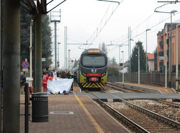 Ciclista travolto sui binari a Vedano Olona (inserita in galleria)