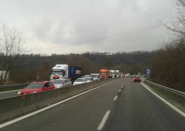 coda tangenziale varese traffico