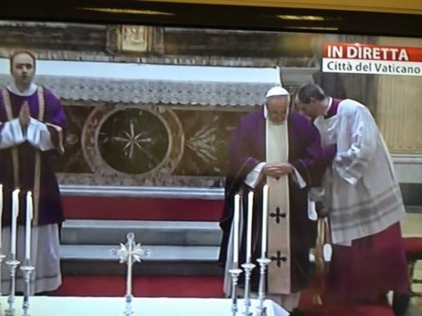 Il Papa dice messa a Sant'Anna (inserita in galleria)