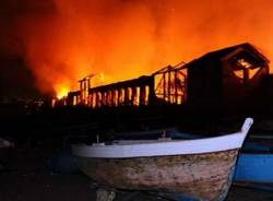 Incendio alla Città della scienza (inserita in galleria)
