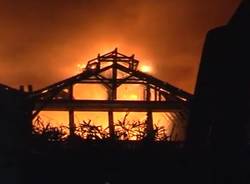 Incendio alla Città della scienza (inserita in galleria)
