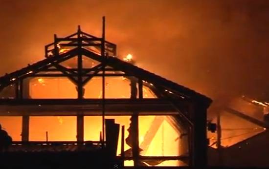 Incendio alla Città della scienza (inserita in galleria)