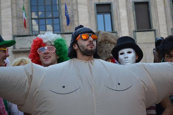 L'Harlem Shake invade Piazza Monte Grappa (inserita in galleria)