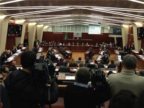 La prima seduta del consiglio regionale (inserita in galleria)