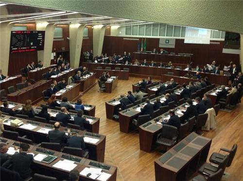 La prima seduta del consiglio regionale (inserita in galleria)