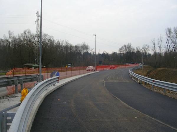 Lavori alla rotatoria di Capolago (inserita in galleria)