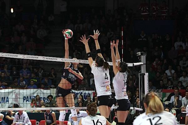 Le finali di pallavolo femminile al PalaWhirlpool (inserita in galleria)